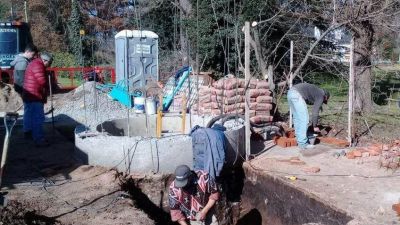Obras de construcci�n de una estaci�n de bombeo y ca�er�a en Villa Leonor