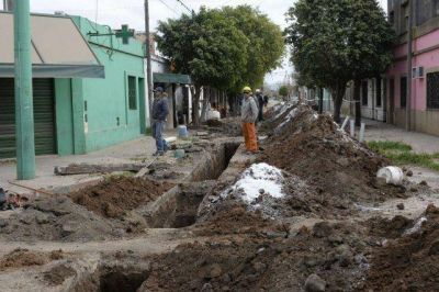 Extienden las cloacas a dos barrios del noroeste