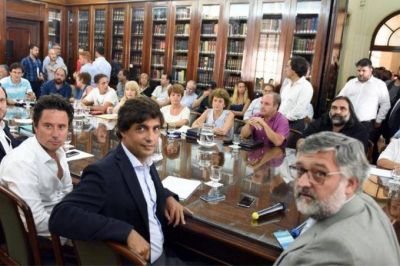 D�a clave: el Gobierno y los gremios se sientan a discutir salarios tras m�s de 90 d�as de silencio