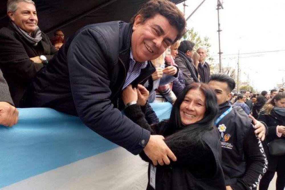 Inslito: Fernando Espinoza decret el indulto para los que votaron a Mauricio Macri