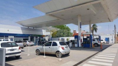 Mientras YPF abastece normalmente, preocupa situaci�n de estaciones de bandera blanca
