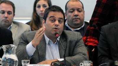 Jorge Triaca le contest� a Hugo Moyano por la multa a Camioneros: 