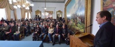 Bordet rubric� contratos para iniciar obras por $130 millones