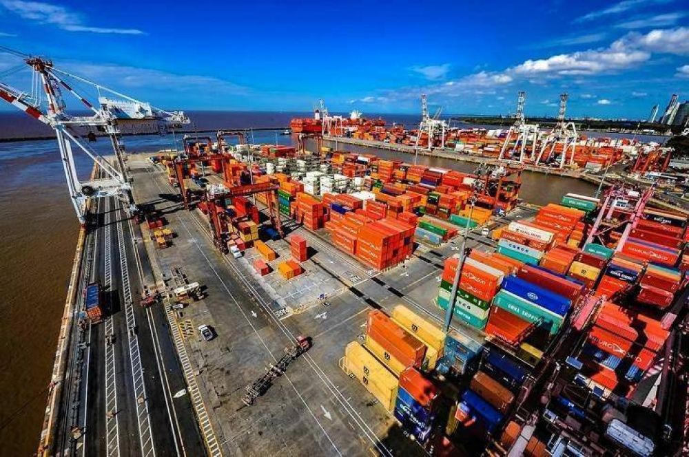 Guerra comercial y crisis cambiaria: crece el d�ficit de la balanza internacional y alcanza su meta anual