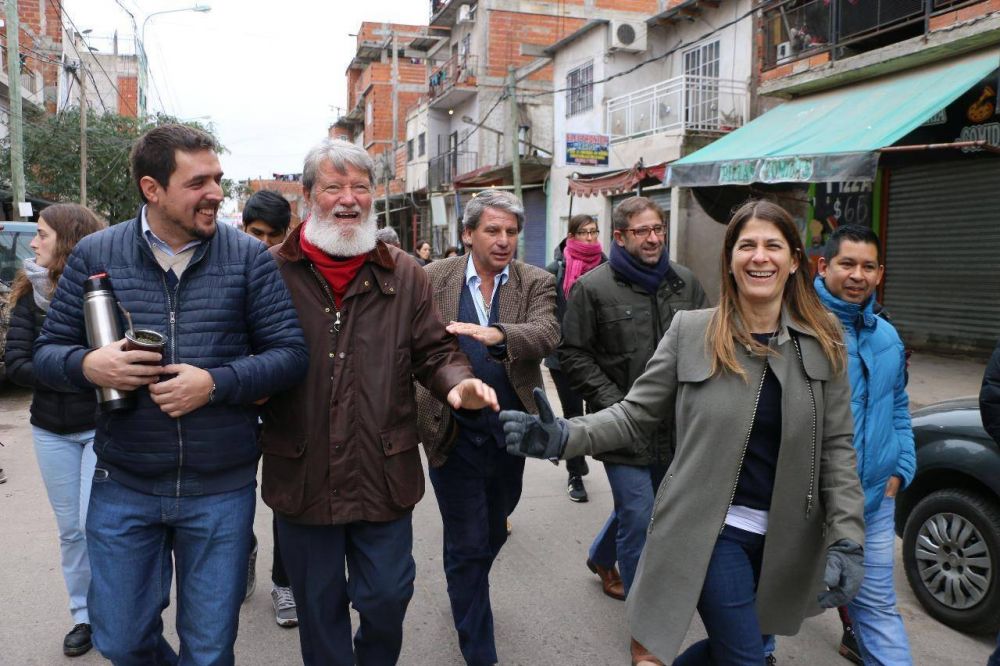 El Padre Opeka visit� el Barrio 20 de Villa Lugano