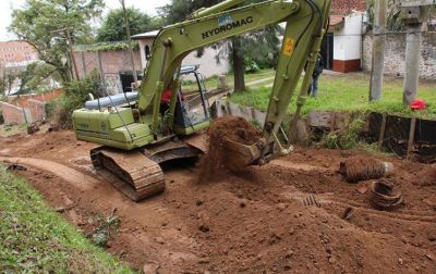 El Municipio comenz� a asfaltar Independencia entre A. Alsina y Arist�bulo del Valle