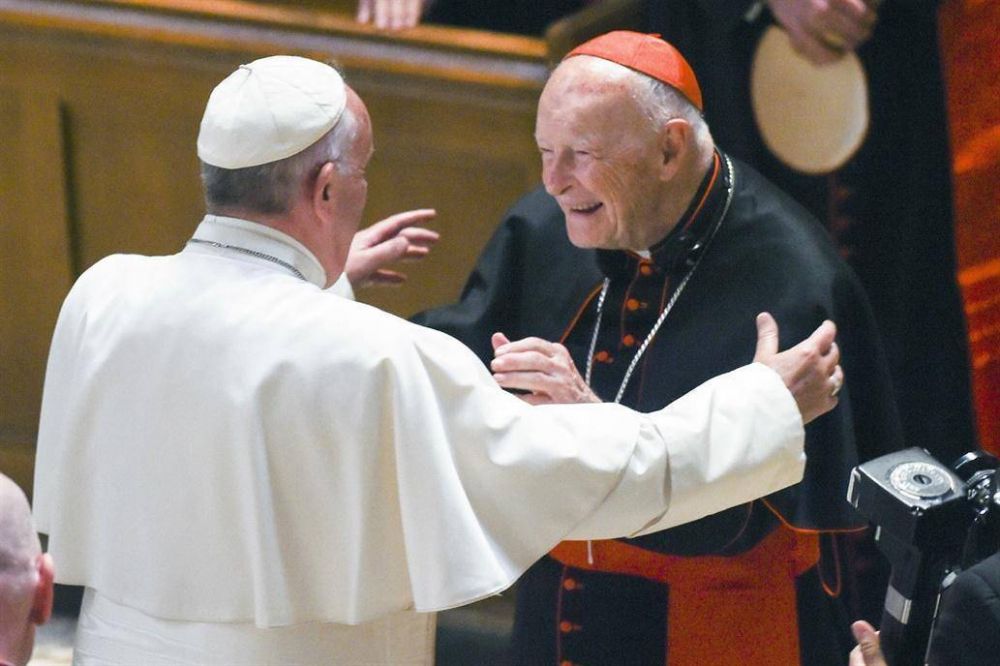 El Papa acept� la renuncia de un cardenal estadounidense acusado de abuso sexual y orden� su reclusi�n