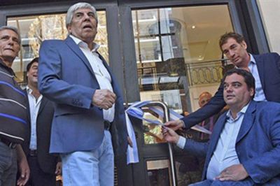 El Gobierno acelera el embargo de las cuentas del gremio de Moyano
