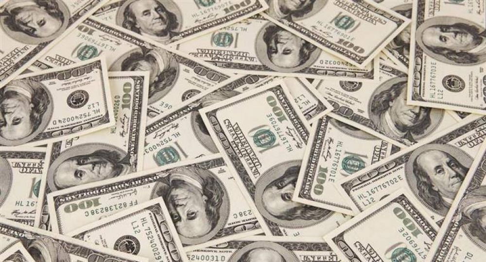Las altas tasas aplacaron al d�lar en la semana: cay� 27 centavos y cerr� a $ 28,04 (en el mes baja 5,5%)