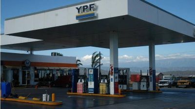 Mera pide a YPF que unifique los precios en todo el pa�s