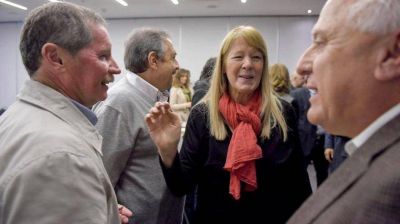 El 'PJ republicano' coquetea con el socialismo y sectores progresistas
