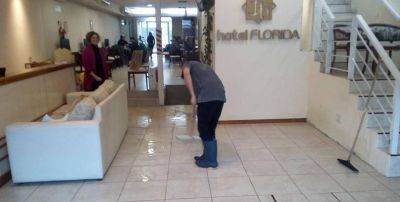 HOTEL FLORIDA INUNDADO POR L�QUIDOS CLOACALES: �ES LA CIUDAD LA QUE QUEDA MAL�, SE�ALA SU DUE�A