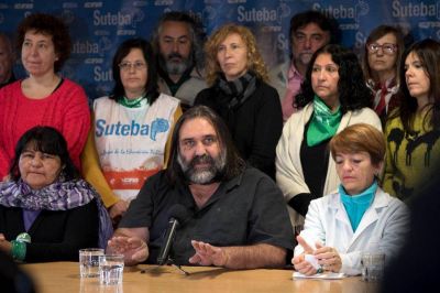 Baradel desaf�a al gobierno de Vidal, que ya eval�a sanciones