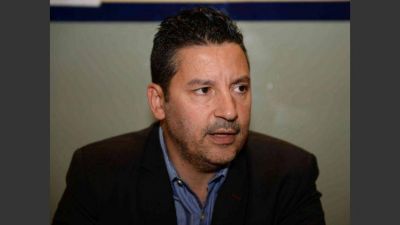 El titular del PJ bonaerense sorprendi� con un apoyo a la candidatura de Felipe Sol�