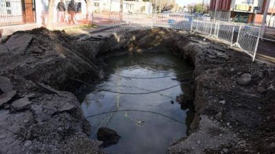 Un ca�o cloacal obsoleto es el terror de una calle de Neuqu�n