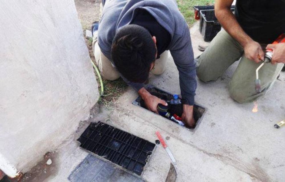 Instalan 200 nuevos medidores de agua potable en Anguil