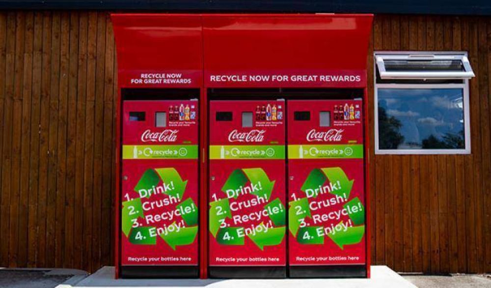 Presentan las nuevas mquinas recicladoras de Coca Cola