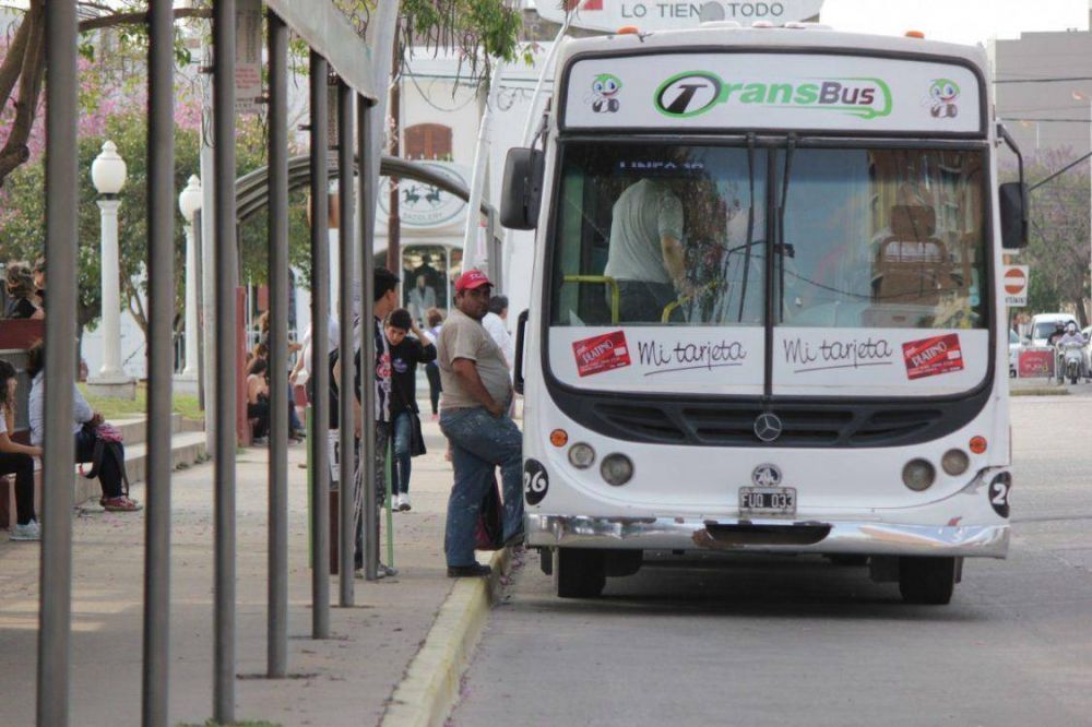 os trabajadores de AOITA en alerta, peligran mas de 400 despidos en dos empresas de transporte