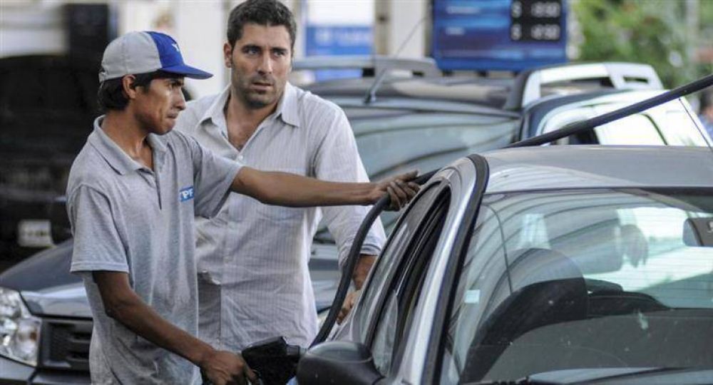 Previsible: por aumentos en combustibles, cae el consumo de nafta premium