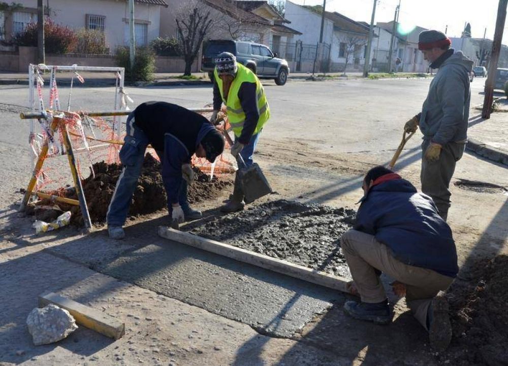 Hormigonado en la esquina de 67 y 40 para mejorar el paso en una calle neurlgica 