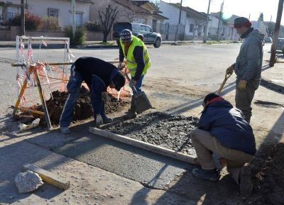 Hormigonado en la esquina de 67 y 40 para mejorar el paso en una calle neur�lgica 