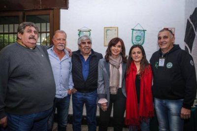 Moyano se sac� una foto con Cristina y dispar� contra el Gobierno: �Van a hacer lo que le diga el FMI�