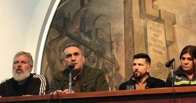 En un cambio de perfil, la CGT alberg� un plenario del triunvirato de San Cayetano