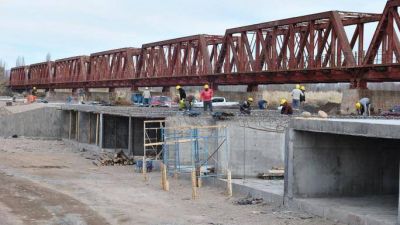 Avanza la construcci�n del nuevo desv�o de cargas en San Rafael