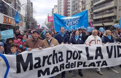 Marplatenses, junto a Obispo, se movilizaron en rechazo a la Ley del Aborto