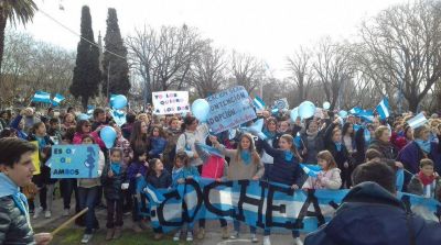 Necochenses marcharon a favor de la vida: �Legal o ilegal, el aborto mata igual�
