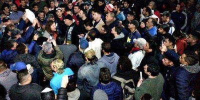 Tensi�n total: 1.500 trabajadores del Astillero R�o Santiago se disponen a resistir ante rumor de intervenci�n y militarizaci�n