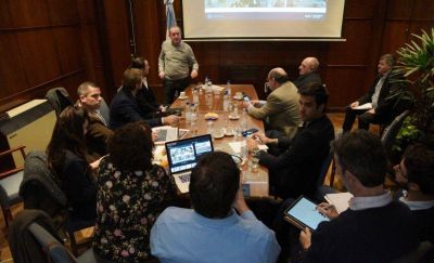 Arroyo encabez� presentaci�n de proyectos ante autoridades del Ministerio de Ambiente y de la ONU