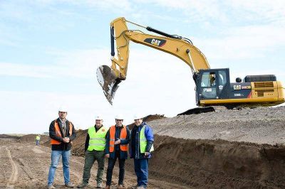 Parque E�lico: la impactante obra avanza con la excavaci�n de las bases 