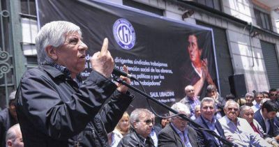 Triaca ya se qued� con m�s de 300 millones de pesos de Camioneros