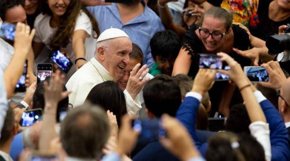 Papa Francisco: Reconocer la propia debilidad abre la puerta a Dios y rechaza la idolatr�a