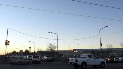 Una calle de Neuqu�n colaps� por obras en un canal pluvial