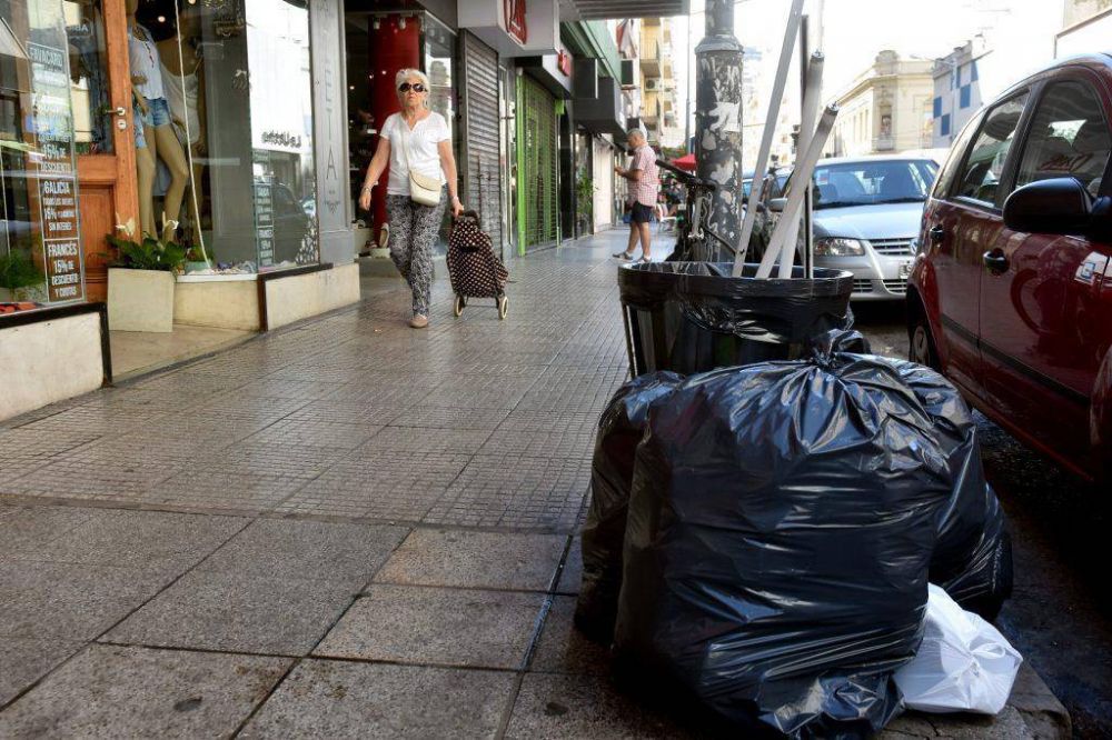 Seg�n una encuesta, la ciudad est� sucia y falta mantenimiento en los espacios p�blicos