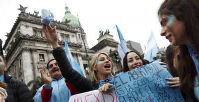 Tras la votaci�n, la Iglesia llama a estar cerca de toda vida vulnerable