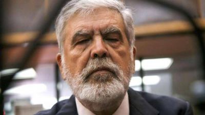 Siguen las indagatorias por los cuadernos de las coimas K: declaran Julio De Vido y varios empresarios