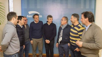 A dos puntas, los alcaldes del PJ van a un acto con M�ximo Kirchner pero quieren verse con Sergio Massa