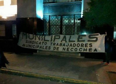 Los trabajadores municipales le retrucan a Facundo L�pez