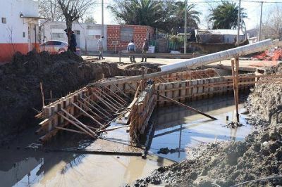El Municipio avanza en la obra de saneamiento en calle Juan B. Justo
