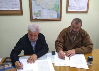 Firmaron convenio para obra de agua potable en Unanue