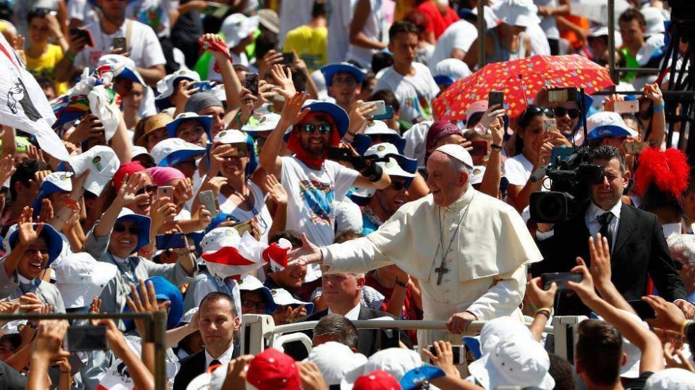 El Papa a los jvenes en la Plaza San Pedro: Basta de hipocresa, mentira, fraude, injusticia y desprecio