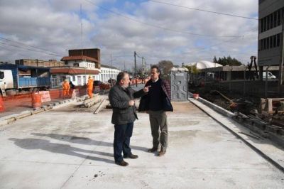 Katopodis avanza con 