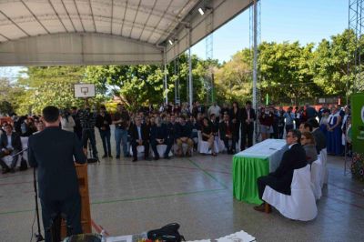 Vald�s inaugur� refacciones en dos colegios y la ampliaci�n de la planta potabilizadora