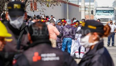 Evacuados e intoxicados por fuga de amon�aco en la planta de Coca Cola