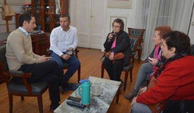 Barrio Petroleros: Abella se reuni� con vecinos para empezar a tramitar sus escrituras