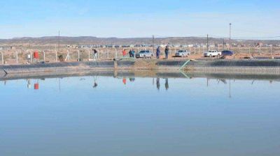 En Rinc�n trabajan duro para eliminar los olores cloacales