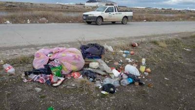 Nuevamente encuentran basura en la laguna Marina